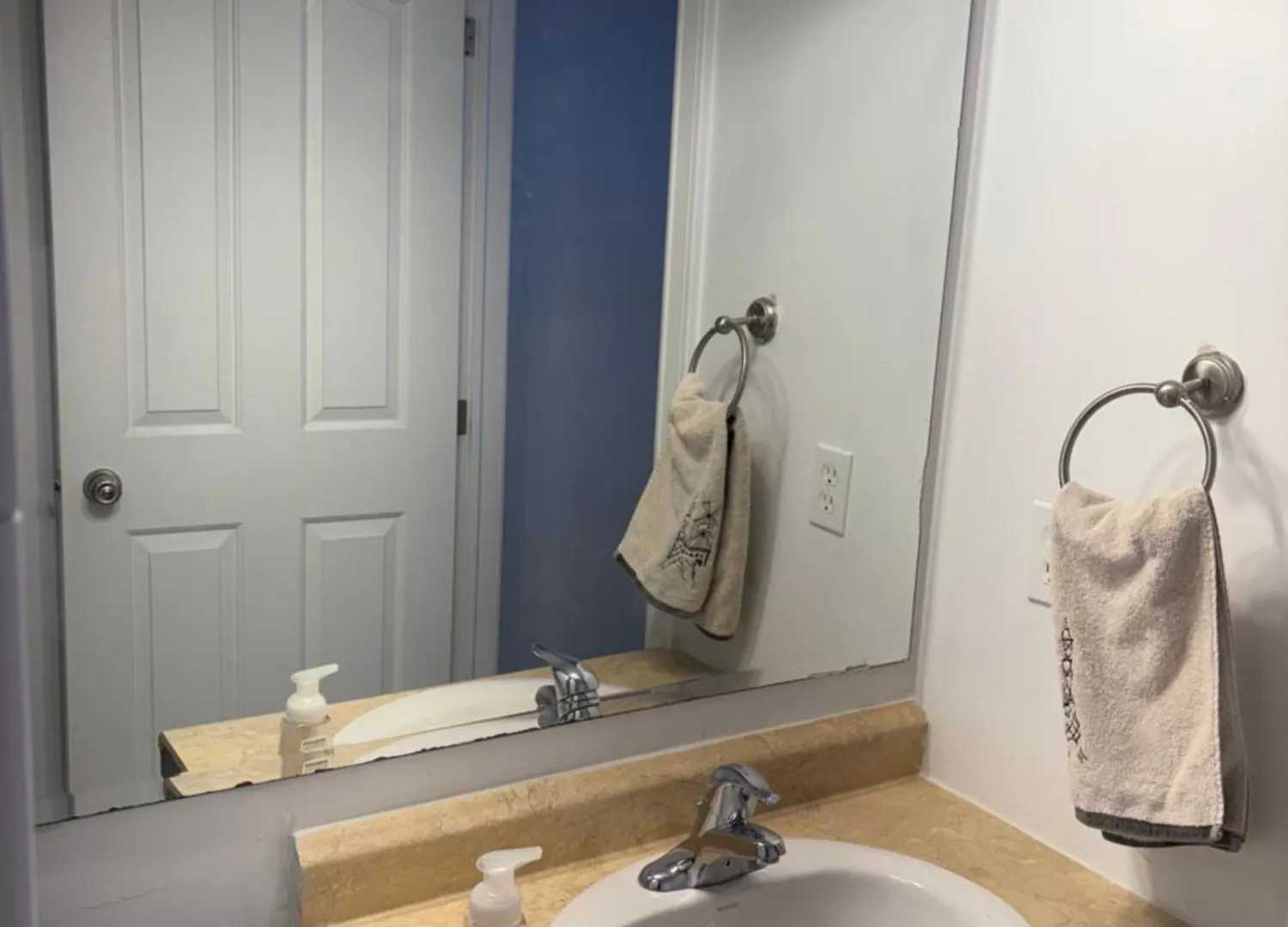 Guest house Bachelor In Bedford, Halifax Hotel Canada