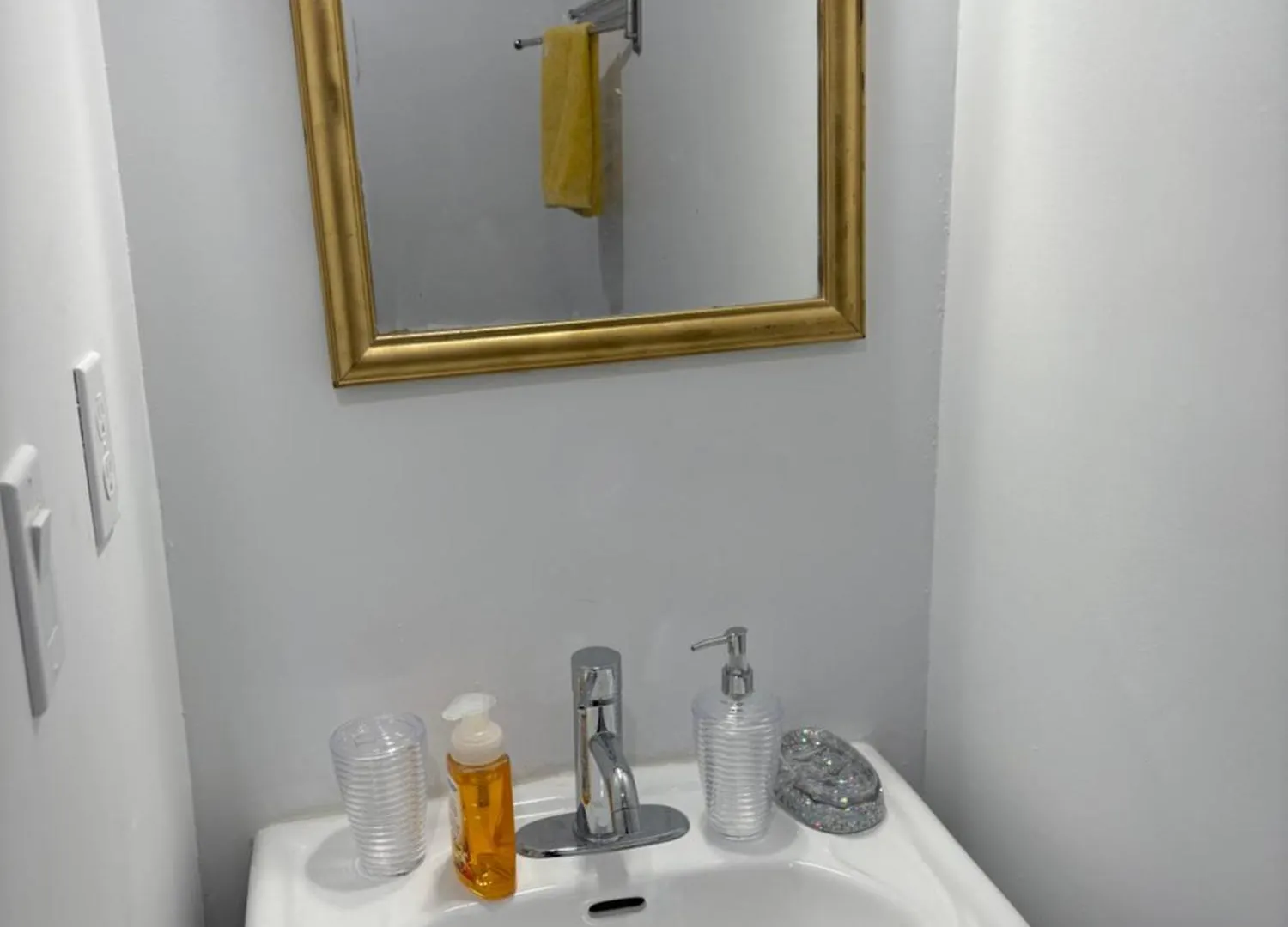 Bachelor In Bedford, Halifax Hotel Guest house