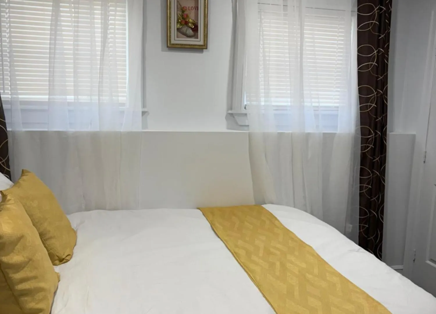 Bachelor In Bedford, Halifax Hotel Guest house
